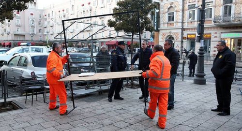 Демонтаж самовольно установленные в центре Тбилиси конструкций и прилавков. © Sputnik/ Александр Имедашвили
https://sputnik-georgia.ru/society/20160429/231399609.html Демонтаж самовольно установленные в центре Тбилиси конструкций и прилавков. © Sputnik/ Александр Имедашвили
https://sputnik-georgia.ru/society/20160429/231399609.html
