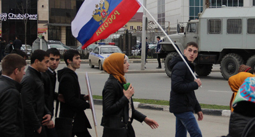 Митинг, посвященный возвращению Крыма в Россию. Грозный. 18 марта 2015 г. Фото Ахмеда Альдебирова для "Кавказского узла" Митинг, посвященный возвращению Крыма в Россию. Грозный. 18 марта 2015 г. Фото Ахмеда Альдебирова для "Кавказского узла"