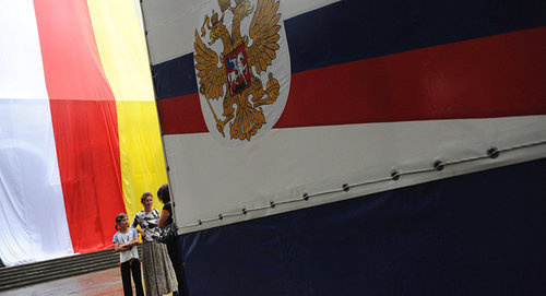 Государственные флаги РФ и РЮО. Фото © Sputnik / Григорий Сысоев
http://sputnik-ossetia.ru/spravka/20170321/3872610.html Государственные флаги РФ и РЮО. Фото © Sputnik / Григорий Сысоев
http://sputnik-ossetia.ru/spravka/20170321/3872610.html