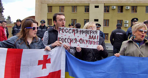 Участники акции протеста против телемоста с Россией. Тбилиси, март 2015 г. Фото Эдиты Бадасян для "Кавказского узла" Участники акции протеста против телемоста с Россией. Тбилиси, март 2015 г. Фото Эдиты Бадасян для "Кавказского узла"