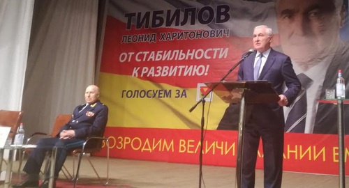 Леонид Тибилов в ходе встречи с избирателями в Северной Осетии. Владикавказ, 25 марта 2017 года. Фото Эммы Марзоевой для "Кавказского узла". Леонид Тибилов в ходе встречи с избирателями в Северной Осетии. Владикавказ, 25 марта 2017 года. Фото Эммы Марзоевой для "Кавказского узла".