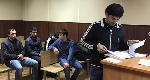 Участники митинга на заседании Советского районного суда. Махачкала, 27 марта 2017 года. Фото Патимат Махмудовой для "Кавказского узла". Участники митинга на заседании Советского районного суда. Махачкала, 27 марта 2017 года. Фото Патимат Махмудовой для "Кавказского узла".