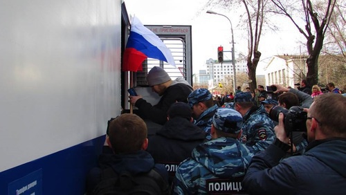 Задержание участников митинга в Волгограде. 26 марта 2017 года. Фото Вячеслава Ященко для "Кавказского узла" Задержание участников митинга в Волгограде. 26 марта 2017 года. Фото Вячеслава Ященко для "Кавказского узла"