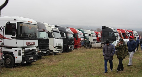 Акции североосетинских дальнобойщиков проводится на трассе “Кавказ” у села Карджин. Северная Осетия, 27 марта 2017 года. Фото Алана Цхурбаева для "Кавказского узла". Акции североосетинских дальнобойщиков проводится на трассе “Кавказ” у села Карджин. Северная Осетия, 27 марта 2017 года. Фото Алана Цхурбаева для "Кавказского узла".