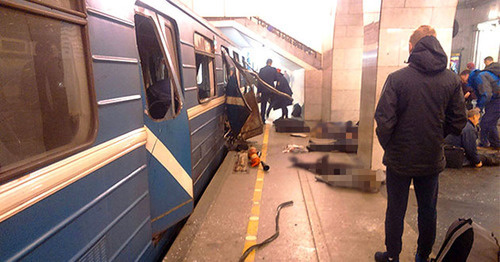 На месте взрыва в метро Санкт-Петербурга. 3 апреля 2017 г. Фото: vk.com/spb_today
На месте взрыва в метро Санкт-Петербурга. 3 апреля 2017 г. Фото: vk.com/spb_today