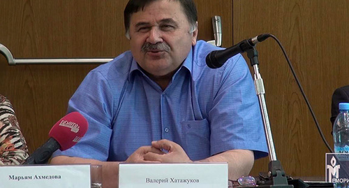 руководитель Кабардино-Балкарского правозащитного центра Валерий Хатажуко. Фото стоп-кадр видео ПЦ "Мемориал" https://www.youtube.com/watch?v=o5zNVPaWUc0 руководитель Кабардино-Балкарского правозащитного центра Валерий Хатажуко. Фото стоп-кадр видео ПЦ "Мемориал" https://www.youtube.com/watch?v=o5zNVPaWUc0