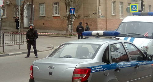 Силовики на месте взрыва в Ростове-на-Дону
Фото Константина Волгина для "Кавказского узла" Силовики на месте взрыва в Ростове-на-Дону
Фото Константина Волгина для "Кавказского узла"