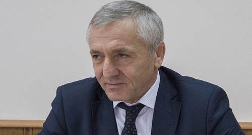 Шахабас Шахов. Фото http://www.riadagestan.ru/news/education/shakhabas_shakhov_vstretilsya_s_pedagogicheskim_aktivom_kaspiyska/ Шахабас Шахов. Фото http://www.riadagestan.ru/news/education/shakhabas_shakhov_vstretilsya_s_pedagogicheskim_aktivom_kaspiyska/