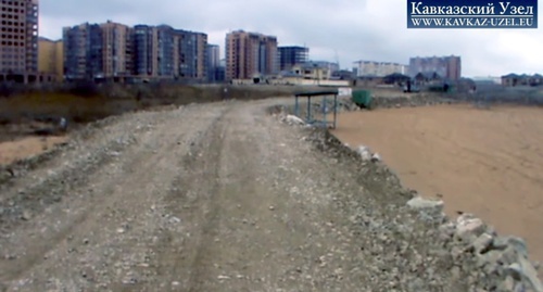 Пляж в Каспийске. Скриншот из видеосюжета "Кавказского узла", Youtube.com/watch?v=YQI4P-MVs94 Пляж в Каспийске. Скриншот из видеосюжета "Кавказского узла", Youtube.com/watch?v=YQI4P-MVs94