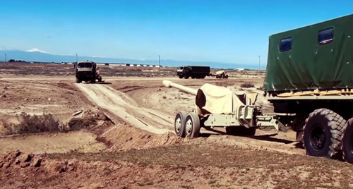 Колонна военной техники на учениях в Азербайджане. Скриншот из видео Минобороны страны, youtube.com/watch?v=MIrgn40nuBU Колонна военной техники на учениях в Азербайджане. Скриншот из видео Минобороны страны, youtube.com/watch?v=MIrgn40nuBU