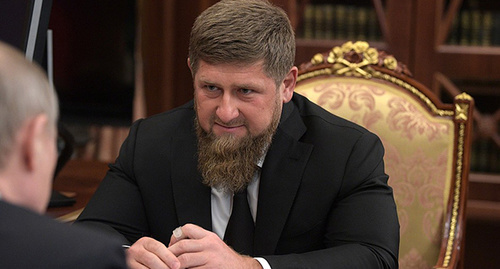 Рамзан Кадыров на рабочей встрече с Владимиром Путиным. Фото http://kremlin.ru/events/president/news/54342 Рамзан Кадыров на рабочей встрече с Владимиром Путиным. Фото http://kremlin.ru/events/president/news/54342