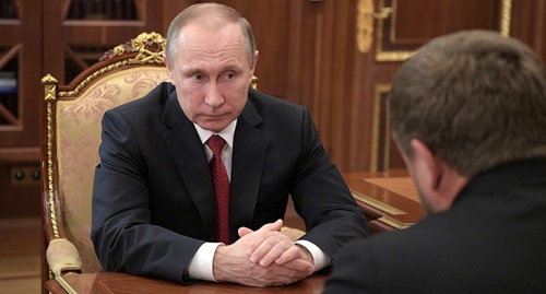 Владимир Путин внимательно слушает Рамзана Кадырова. Фото: Kremlin.ru Владимир Путин внимательно слушает Рамзана Кадырова. Фото: Kremlin.ru