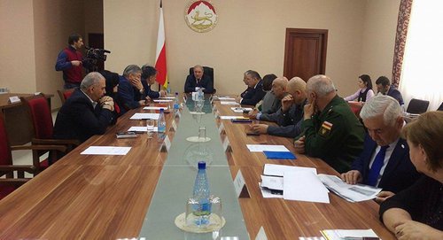 Последнее заседание правительства ЮО. Фото Sputnik / Диана Козаева, http://sputnik-ossetia.ru/South_Ossetia/20170424/4056376.html Последнее заседание правительства ЮО. Фото Sputnik / Диана Козаева, http://sputnik-ossetia.ru/South_Ossetia/20170424/4056376.html