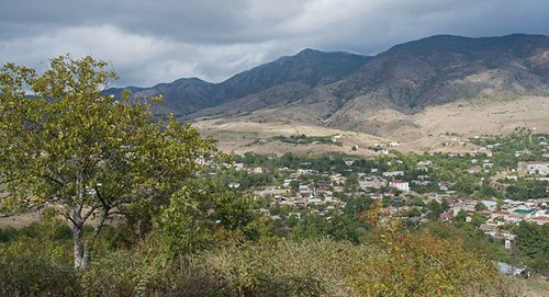 Пограничная территория. Фото © Sputnik / Ilya Pitalev
https://ru.sputnik.az/karabakh/20170501/410076564/obstrel-karabah-chetyre-okkupirovannyh-azerbajdzhana.html