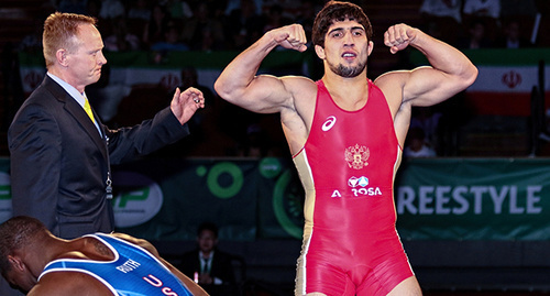 Даурен Куруглиев. Фото http://wrestdag.ru/news/ru/news/dauren_kurugliev_luchshij_borec_v_aprele/ Даурен Куруглиев. Фото http://wrestdag.ru/news/ru/news/dauren_kurugliev_luchshij_borec_v_aprele/