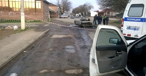 На месте обстрела патрульного автомобиля «Приора» в Ингушетии. Малгобек, 8 апреля 2017 г. Фото http://kavtoday.ru/31853
