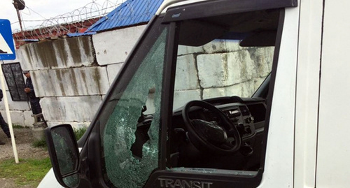 Пулевые следы на автомобиле. Фото http://nac.gov.ru/kontrterroristicheskie-operacii/bandity-napavshie-na-post-policii-v-malgobekskom.html Пулевые следы на автомобиле. Фото http://nac.gov.ru/kontrterroristicheskie-operacii/bandity-napavshie-na-post-policii-v-malgobekskom.html