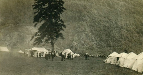 Фотография, сделанная в лагере русских войск в Кбаада (ныне Красная Поляна) 21 мая 1864 года. Здесь состоялся парад русских войск, символизирующей окончание Кавказской войны. В Кбааде росли священные для черкесов пихты. Фото https://commons.wikimedia.org Фотография, сделанная в лагере русских войск в Кбаада (ныне Красная Поляна) 21 мая 1864 года. Здесь состоялся парад русских войск, символизирующей окончание Кавказской войны. В Кбааде росли священные для черкесов пихты. Фото https://commons.wikimedia.org