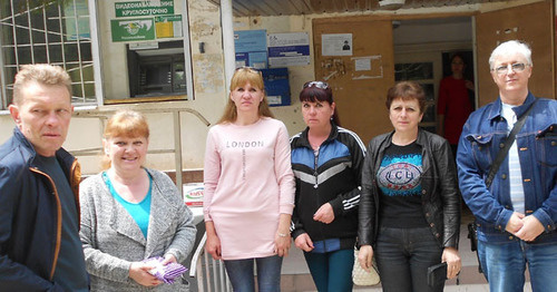 Участники схода в поселке Звездный в Кабардино-Балкарии. 22 мая 2017 г. Фото Людмилы Маратовой для "Кавказского узла" Участники схода в поселке Звездный в Кабардино-Балкарии. 22 мая 2017 г. Фото Людмилы Маратовой для "Кавказского узла"