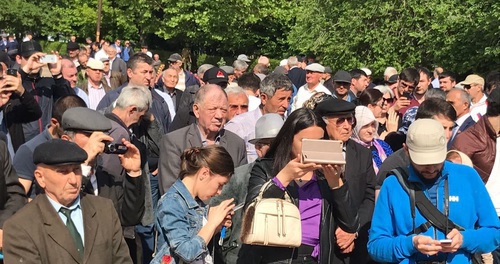 Участники антикоррупционного митинга. Махачкала, 27 мая 2017 года. Фото Патимат Махмудовой для "Кавказского узла" Участники антикоррупционного митинга. Махачкала, 27 мая 2017 года. Фото Патимат Махмудовой для "Кавказского узла"