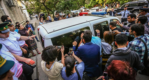 Арест Афагана Мухтарлы. Фото Азиза Каримова для "Кавказского узла" Арест Афагана Мухтарлы. Фото Азиза Каримова для "Кавказского узла"
