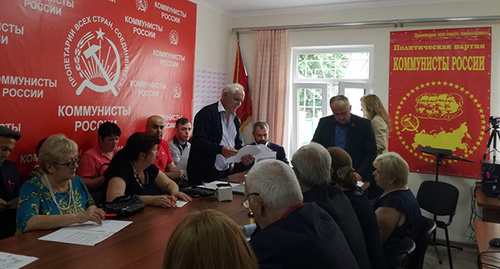 Отчетно-выборная конференция по выдвижению кандидатов в депутаты парламента 6 созыва Северной Осетии. Фото Эммы Марзоевой для "Кавказского узла" Отчетно-выборная конференция по выдвижению кандидатов в депутаты парламента 6 созыва Северной Осетии. Фото Эммы Марзоевой для "Кавказского узла"