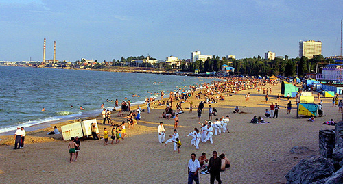 Городской пляж в Махачкале Фото http://www.odnoselchane.ru/?com=photogallery&page=photo&id=4693 Городской пляж в Махачкале Фото http://www.odnoselchane.ru/?com=photogallery&page=photo&id=4693