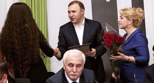 Награждение медалистки, заявившей о том, что ее одноклассница незаслуженно получила медаль. Фото: личная страница девушки в соцсети “ВКонтакте”. Награждение медалистки, заявившей о том, что ее одноклассница незаслуженно получила медаль. Фото: личная страница девушки в соцсети “ВКонтакте”.