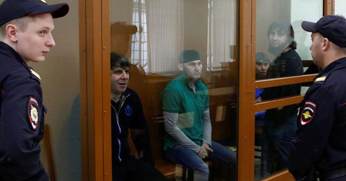 Тамерлан Экзерханов, Шагид Губашев, Анзор Губашев, Заур Дадаев в зале суда. Москва, 27 июня 2017 г. Фото: REUTER/Sergei Karpukhin Тамерлан Экзерханов, Шагид Губашев, Анзор Губашев, Заур Дадаев в зале суда. Москва, 27 июня 2017 г. Фото: REUTER/Sergei Karpukhin