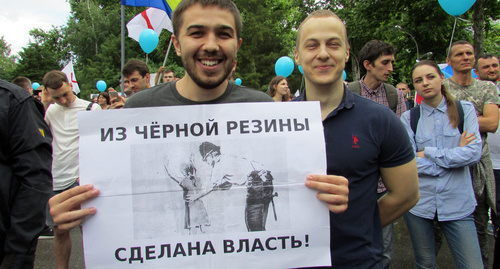 Участники митинга сторонников Навального. Волгоград, 12 июня 2017 г. Фото Вячеслава Ященко для "Кавказского узла" Участники митинга сторонников Навального. Волгоград, 12 июня 2017 г. Фото Вячеслава Ященко для "Кавказского узла"