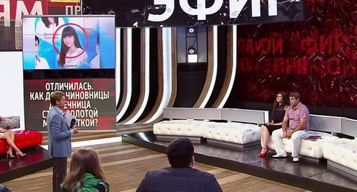 Рузанна Туко и ее отец в ходе ток-шоу "Прямой эфир". Фото: скриншот видео http://russia.tv/video/show/brand_id/5169/episode_id/1516789/video_id/1645058/ Рузанна Туко и ее отец в ходе ток-шоу "Прямой эфир". Фото: скриншот видео http://russia.tv/video/show/brand_id/5169/episode_id/1516789/video_id/1645058/