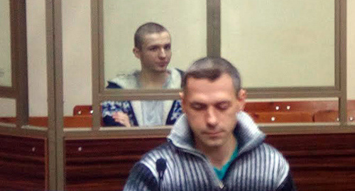 Артур Панов и Максим Смышляев в Северо-Кавказском окружном военном суде. На переднем плане - переводчик и адвокат Панова. Фото Константина Волгина для "Кавказского узла" Артур Панов и Максим Смышляев в Северо-Кавказском окружном военном суде. На переднем плане - переводчик и адвокат Панова. Фото Константина Волгина для "Кавказского узла"