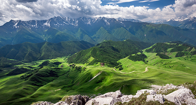 Вид на Кавказские горы (хребет), Ингушетия. Фото Тимур Агиров
https://ru.wikipedia.org/wiki/Ингушетия

