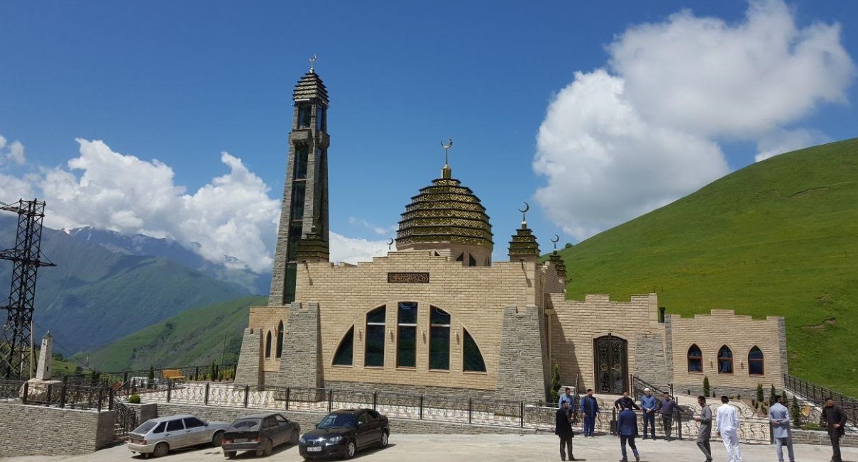 Мечеть в Гули. Фото Рашида Цурова, архитектора мечети. Мечеть в Гули. Фото Рашида Цурова, архитектора мечети.