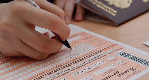 Заполнение бланка ЕГЭ Фото http://bloknot-stavropol.ru/news/kazhdyy-desyatyy-iz-udalennykh-s-ege-po-vsey-rossi-851051?sphrase_id=284443 Заполнение бланка ЕГЭ Фото http://bloknot-stavropol.ru/news/kazhdyy-desyatyy-iz-udalennykh-s-ege-po-vsey-rossi-851051?sphrase_id=284443