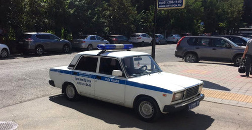 Полиция приехала к штабу Навального. Краснодар, 31 июля 2017 г. Фото https://twitter.com/teamnavalny_krd/status/892000964571525120 Полиция приехала к штабу Навального. Краснодар, 31 июля 2017 г. Фото https://twitter.com/teamnavalny_krd/status/892000964571525120