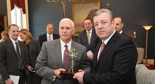 Вице-президент США Майк Пенс и премьер-министр Грузии Георгий Квирикашвили Фото © Giorgi Kvirikashvili
https://sputnik-georgia.ru/politics/20170731/236821911/Nachalsja-vizit-vice-prezidenta-SShA-v-Gruziju.html Вице-президент США Майк Пенс и премьер-министр Грузии Георгий Квирикашвили Фото © Giorgi Kvirikashvili
https://sputnik-georgia.ru/politics/20170731/236821911/Nachalsja-vizit-vice-prezidenta-SShA-v-Gruziju.html