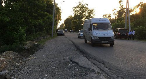 Участок дороги, на котором было совершено нападение на туристов. Фото © Sputnik. Бадрак Авидзба
http://sputnik-abkhazia.ru/Abkhazia/20170717/1021463765/genprokuratura-nazvala-imena-podozrevaemyx-v-ubijstve-rossijskogo-turista.html Участок дороги, на котором было совершено нападение на туристов. Фото © Sputnik. Бадрак Авидзба
http://sputnik-abkhazia.ru/Abkhazia/20170717/1021463765/genprokuratura-nazvala-imena-podozrevaemyx-v-ubijstve-rossijskogo-turista.html