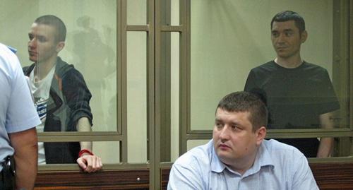 Артур Панов и Максим Смышляев во время оглашения приговора, впереди - адвокат Панова Сергей Московкин. Фото Константина Волгина для "Кавказского узла" Артур Панов и Максим Смышляев во время оглашения приговора, впереди - адвокат Панова Сергей Московкин. Фото Константина Волгина для "Кавказского узла"