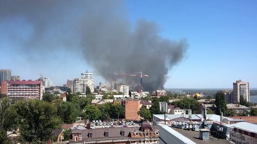 Вид на Ростов-на-Дону во время пожара. Фото https://big-rostov.ru/gigantskij-pozhar-polyxaet-v-centre-rostova/ Вид на Ростов-на-Дону во время пожара. Фото https://big-rostov.ru/gigantskij-pozhar-polyxaet-v-centre-rostova/