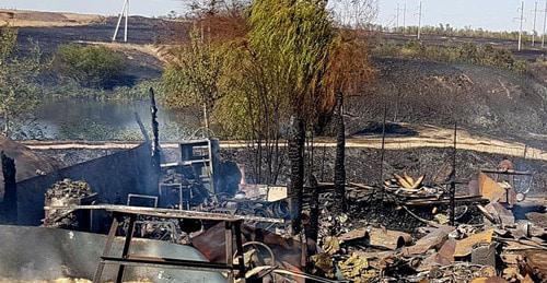 Сгоревшая постройка в Волгоградской области. 22 августа 2017 г. Фото: Алексей Ульянов https://novostivolgograda.ru/ Сгоревшая постройка в Волгоградской области. 22 августа 2017 г. Фото: Алексей Ульянов https://novostivolgograda.ru/