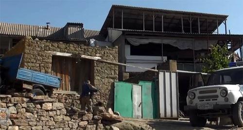 Силовики в горной деревне. Фото http://nac.gov.ru/kontrterroristicheskie-operacii/v-dagestane-v-rezultate-kto-neytralizovan-glavar.html Силовики в горной деревне. Фото http://nac.gov.ru/kontrterroristicheskie-operacii/v-dagestane-v-rezultate-kto-neytralizovan-glavar.html