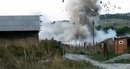 Взрыв в доме во время спецоперации в Малгобекском районе. Фото http://nac.gov.ru/kontrterroristicheskie-operacii/v-malgobekskom-rayone-ingushetii-zavershena.html Взрыв в доме во время спецоперации в Малгобекском районе. Фото http://nac.gov.ru/kontrterroristicheskie-operacii/v-malgobekskom-rayone-ingushetii-zavershena.html