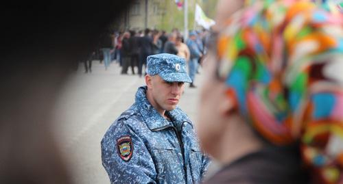 Сотрудник полиции в Чечне. Фото Магомеда Магомедова для "Кавказского узла" Сотрудник полиции в Чечне. Фото Магомеда Магомедова для "Кавказского узла"