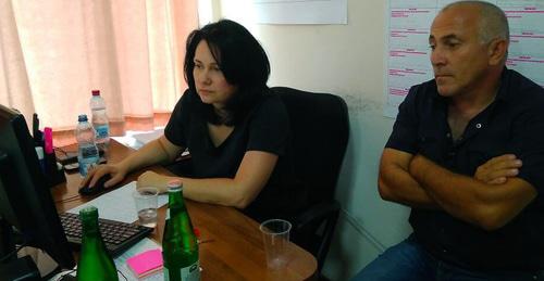 Новые участники голодовки "Коммунистов России" во Владикавказе - Лейла Магкеева и Казбек Мсоев. 24 августа 2017 г. Фото пресс-службы партии "Коммунисты России" Новые участники голодовки "Коммунистов России" во Владикавказе - Лейла Магкеева и Казбек Мсоев. 24 августа 2017 г. Фото пресс-службы партии "Коммунисты России"