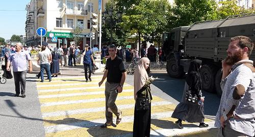 Жители Чечни вышли на митинг в поддержку мусульман Мьянмы. Фото Николая Петрова для "Кавказского узла" Жители Чечни вышли на митинг в поддержку мусульман Мьянмы. Фото Николая Петрова для "Кавказского узла"