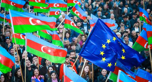 Участники митинга против "семейной власти" в Азербайджане. Фото Азиза Камриова для "Кавказского узла" Участники митинга против "семейной власти" в Азербайджане. Фото Азиза Камриова для "Кавказского узла"