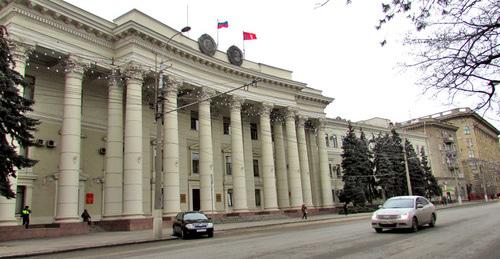 Здание Волгоградской областной думы. Фото Вячеслава Ященко для "Кавказского узла" Здание Волгоградской областной думы. Фото Вячеслава Ященко для "Кавказского узла"
