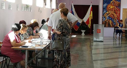 На избирательном участке во время голосования в рамках выборов в парламент Северной Осетии. Владикавказ, 10 сентября 2017 г. Фото Эммы Марзоевой для "Кавказского узла" На избирательном участке во время голосования в рамках выборов в парламент Северной Осетии. Владикавказ, 10 сентября 2017 г. Фото Эммы Марзоевой для "Кавказского узла"
