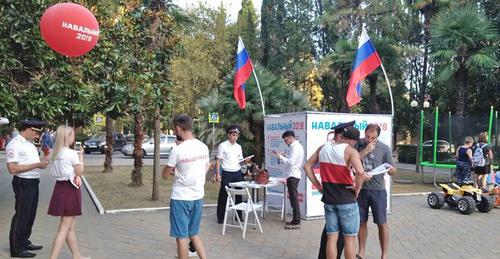 Пикетчики и полиция на Цветном бульваре во время санкционированного пикета. Сочи, 13 сентября 2017 г. Фото Светланы Кравченко для "Кавказского узла" Пикетчики и полиция на Цветном бульваре во время санкционированного пикета. Сочи, 13 сентября 2017 г. Фото Светланы Кравченко для "Кавказского узла"